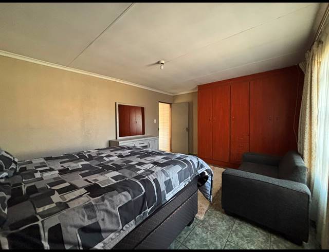 3 BEDROOM HOUSE FOR SALE IN SEBOKENG ZONE 17